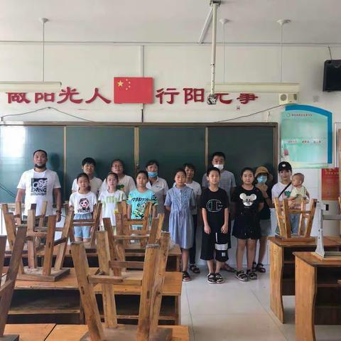 秋风送爽，清洁先行        ——记浞景学校五二班家长义工开学前班级大清洁活动