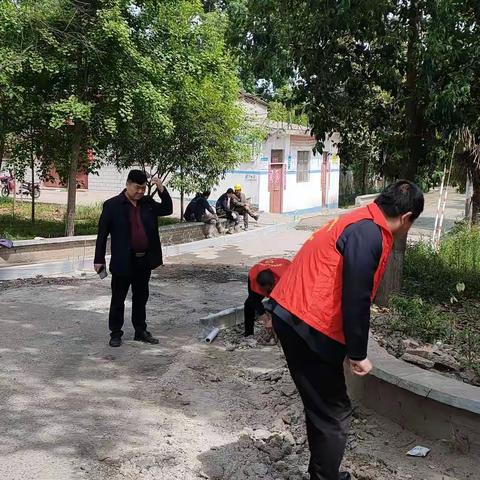 双河营村党群一心修路忙