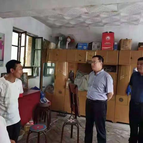 三拨子乡“八一”慰问退役军人