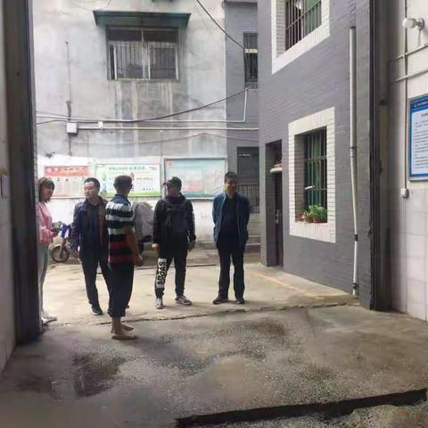 区计生协会专职副会长樊小虎带队检查长安路街办市容环境管理情况