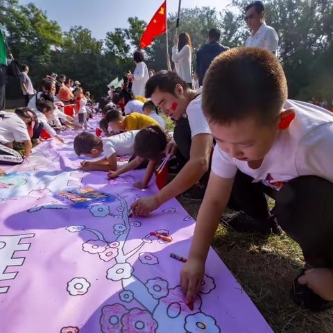 大拇指幼儿园2019年“小手描绘山河，长卷表白祖国”亲子秋游邀请函