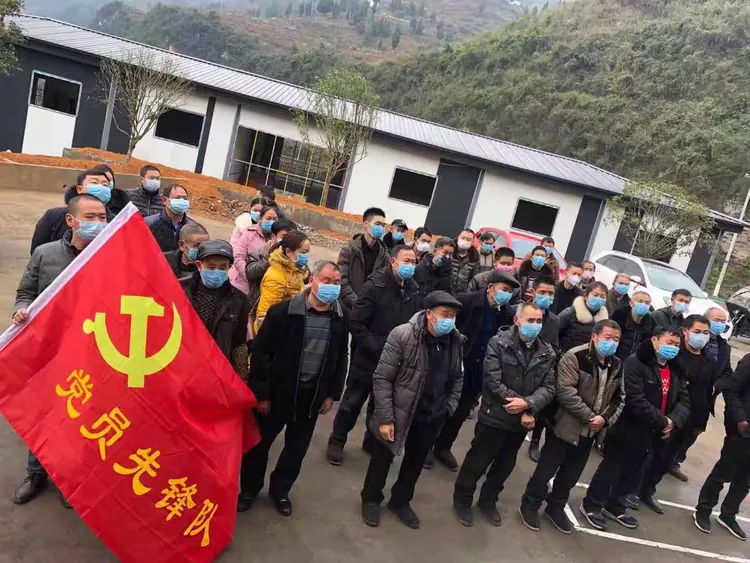 燎原镇：党旗，在战“疫”一线高高飘扬