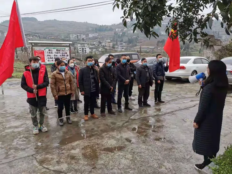 燎原镇：党旗，在战“疫”一线高高飘扬