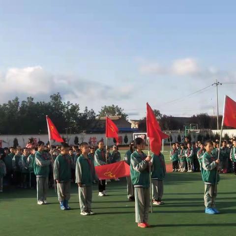 土桥镇中心小学举行一年级新队员入队仪式