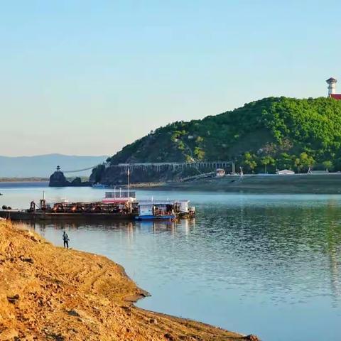 七律·夏游界江