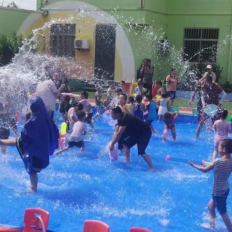 吕格庄幼儿园“快乐童年，泡沫之夏”活动嗨翻天~~