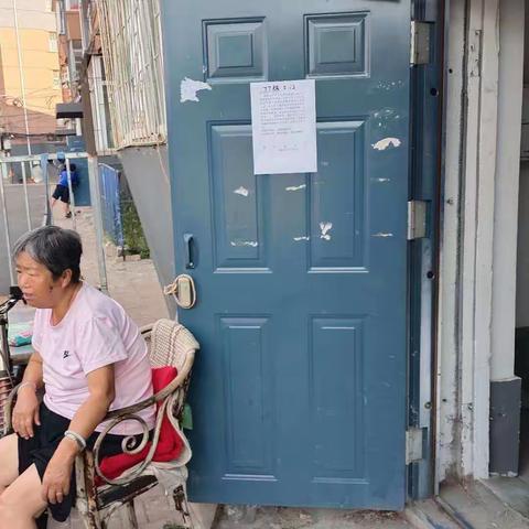 凯旋路社区联合“三长”全员出击 挨家挨户排查 加强重点疫区返长人员管理