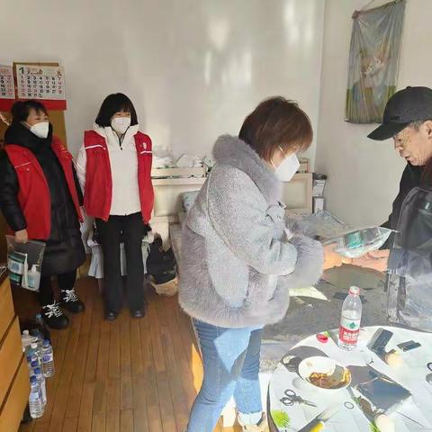 小小爱心包，彰显大温情