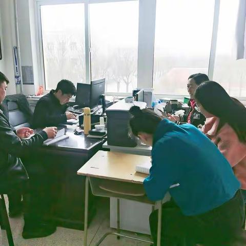 初头朗学区中心校党支部组织党员及积极分子学习党史