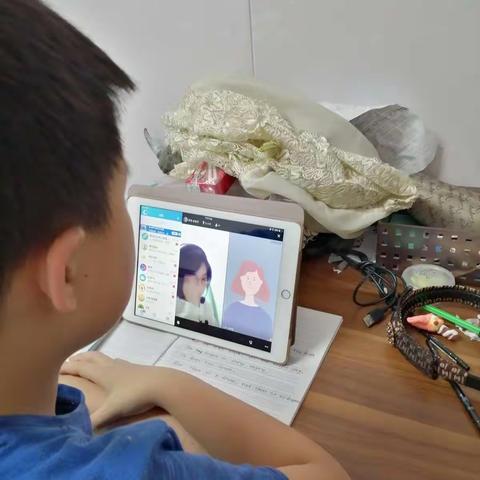 越北镇中心小学三年级二班刘泽翰线上课😊😊