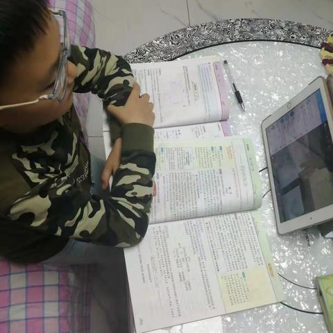 越北镇中心小学三年级二班刘泽翰线上课开始了