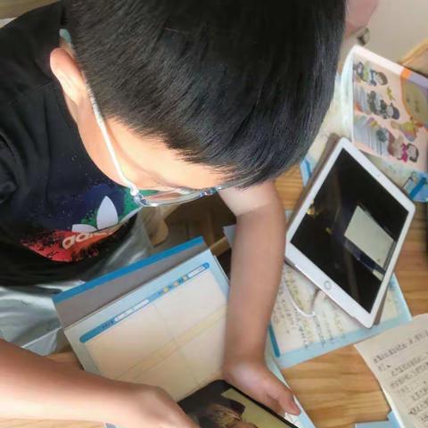 结核防控时时抓，且听专家说筛查。病人管理很重要，潜伏预防不落下。携手抗疫和防痨，结瑞宣传促健康。