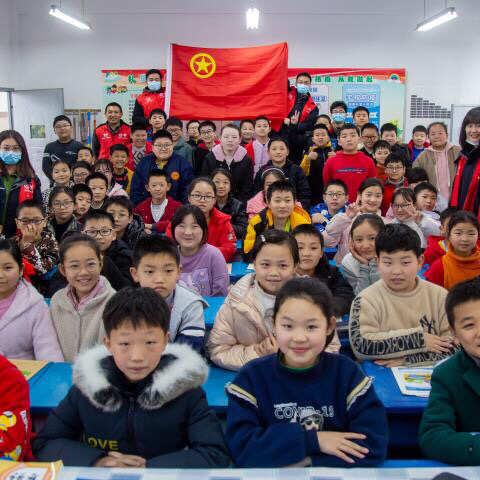 攻坚创效拓市场 红色精神进校园——忠县公司团支部开展“雷锋月”系列主题团日活动