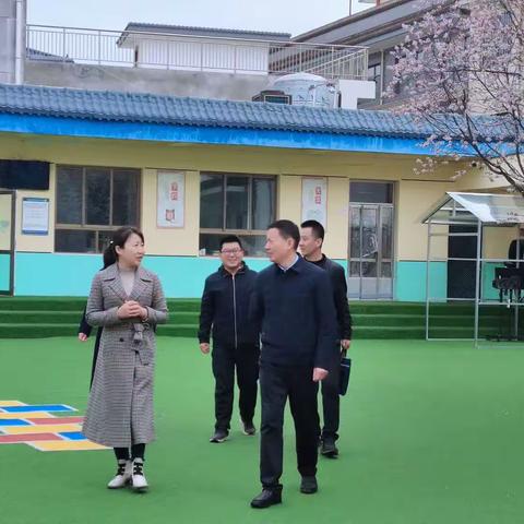 “三抓三促”县委教育工委副书记，教育局党组成员、副局长吕东林一行莅临秦安县第二幼儿园开展督导检查工作