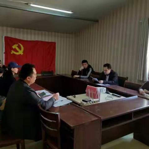 濮水苑社区党支部组织召开三月份党员主题活动日