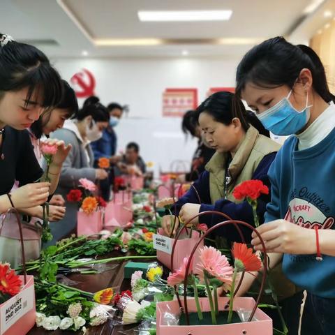 插花拾趣·指尖绽放”三八妇女节插花活动