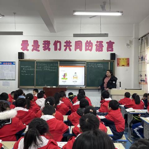 推门听课            以听促教！——记实验小学“推门听课”活动