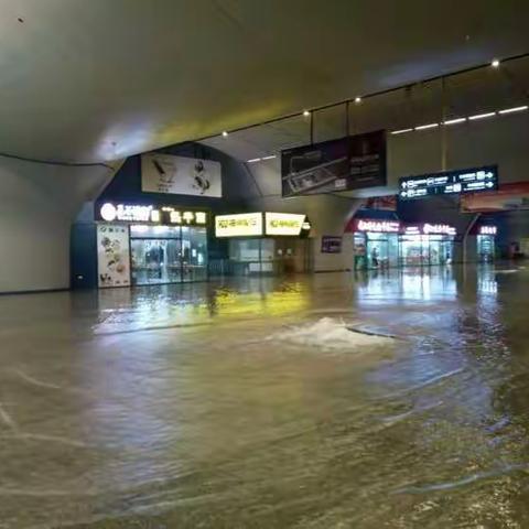 大风吹、暴雨袭，保洁阿姨谁能敌！