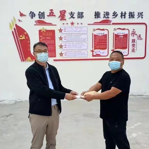 爱心乡贤捐款物   同舟共济克时艰