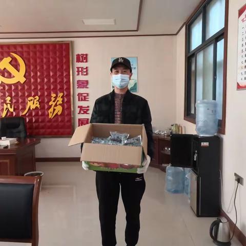 暖心捐助同抗疫 守望相助显大爱