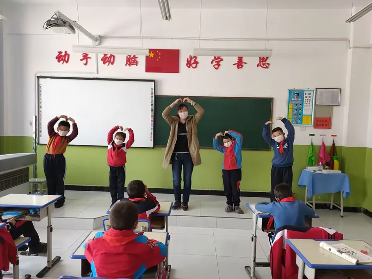 乌恰县波斯坦铁列克乡种羊场学校作业规范行动