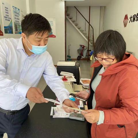 淮安农商行下关支行开展降费让利，反赌反诈宣传活动