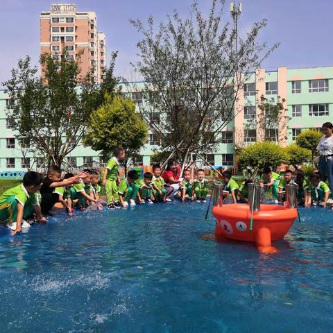 💞大二班开学第一天💞——我们升大班啦