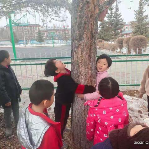 “小树苗，大森林”半截沟镇中心幼儿植树节活动