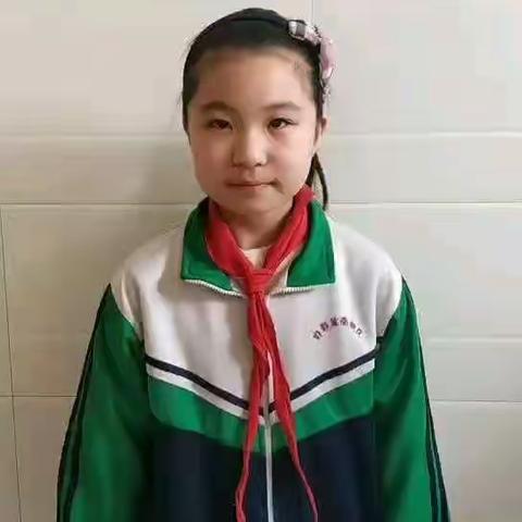 铁路小学五三班同学组织《颂清明，祭先烈》活动！