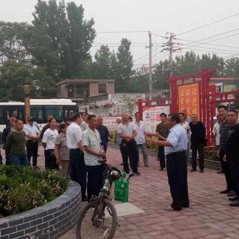 西岗镇秦街村灵活开展5月份党员活动日