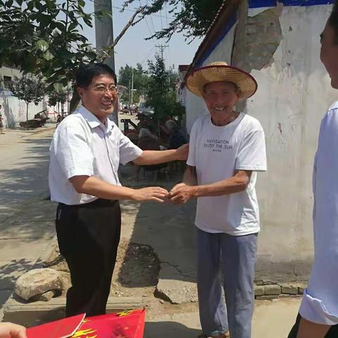 县委常委，组织部长王继民为西岗镇坡袁庄村88岁老党员高义然过生日！