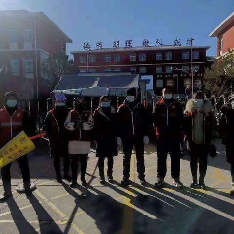 《家校携手，共筑安全》灵武四中八年级5班护学岗篇之保驾护航