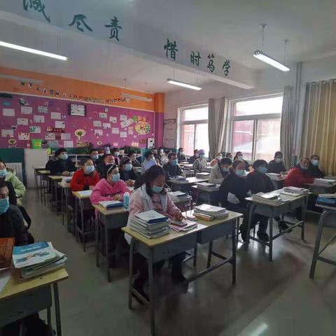 相约期中、凝心聚力、共育未来——灵武四中八（5）班期中家长会