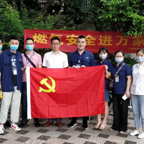 紧跟潮流“摆地摊” 一站式服务送安全