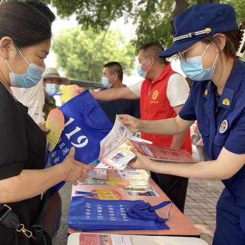 消防宣传“赶”集市——冀南新区大队走进集市传播消防安全“正能量”