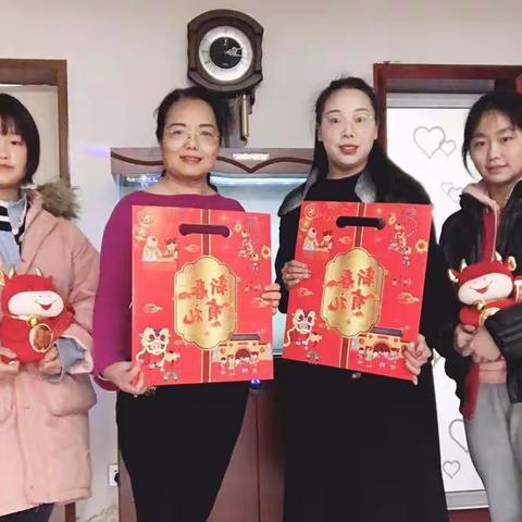 迎新春送春联   学精神懂感恩