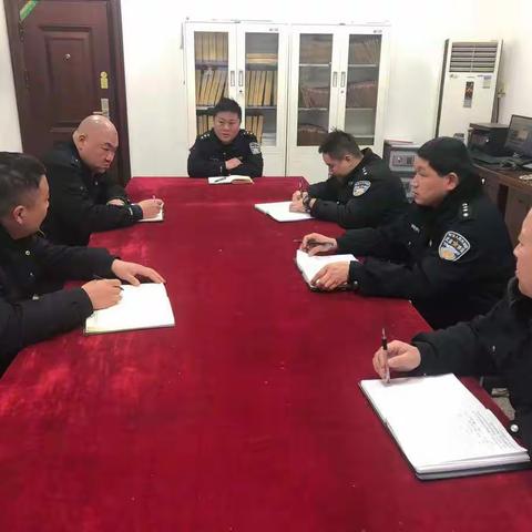 一大队传达分公司会议精神