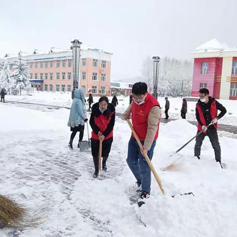 图强社区开展清冰雪  除障碍活动
