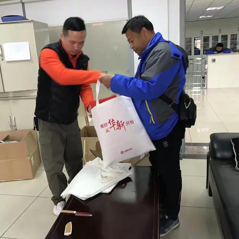 终端送达小礼品增进客情关系，同时储备客户资源。