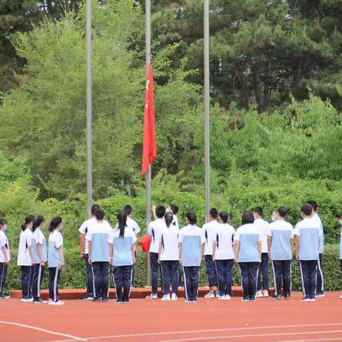 抗疫情、向未来；展师德、共承诺——长春汽车经济技术开发区第十中学师德宣誓承诺主题升旗仪式