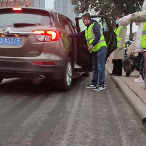 新时代文明实践—临沂沂河实验学校警校家护学志愿在行动