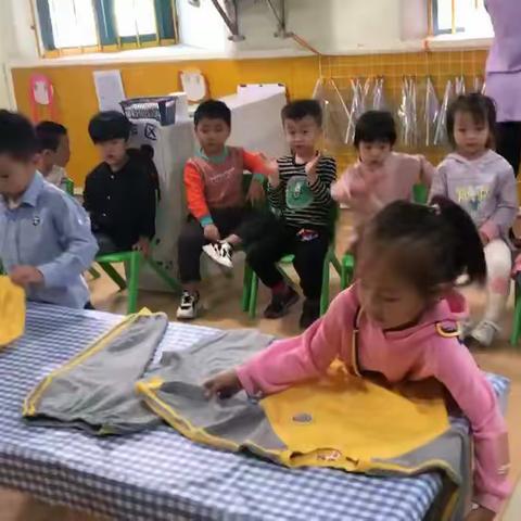 我的小手真能干——时代名城幼儿园中四班叠衣服比赛