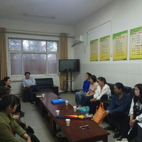 魏僧寨实验小学召开新上岗教师座谈会