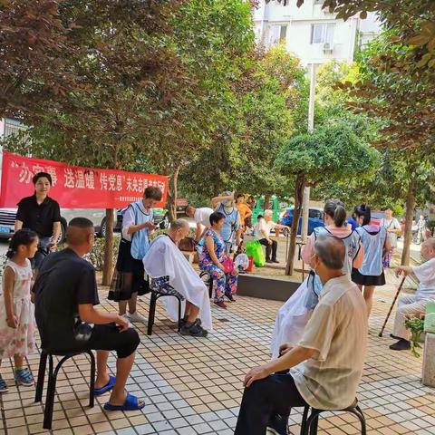 辛家庙街道欣心家园社区开展“学党史 办实事 免费理发惠群众”活动