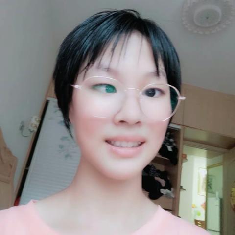 朗朗书声伴着小妞每一天，一个好的习惯愿希丫头能继续保持，同时也希望你过一个快快的暑假