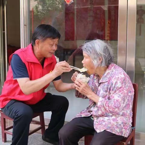 情暖端午饺子宴 孝敬老人开心颜 --河凤桥乡田湾村举办端午节孝善敬老饺子宴