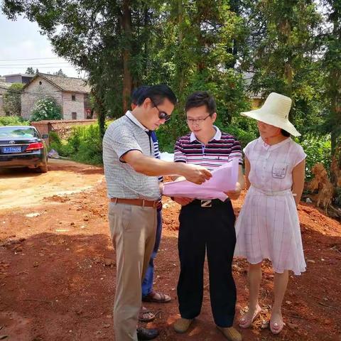 市委政法委常务副书记曾广辉调研督导新农村建设工作