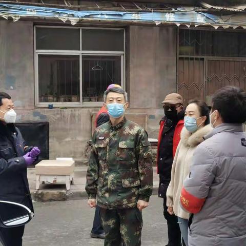 区委常委、武装部部长房秀峰督导检查老旧小区疫情防控和企业复产复工落实情况