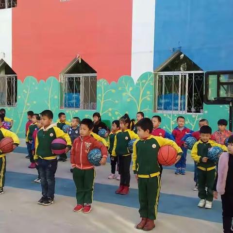 【新园幼儿园】大二班《一节有趣的篮球🏀课》