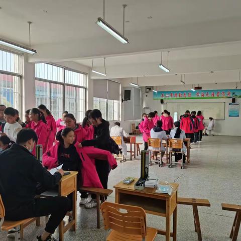 快乐体检，健康成长——丰县实验初级中学学生体检进行中